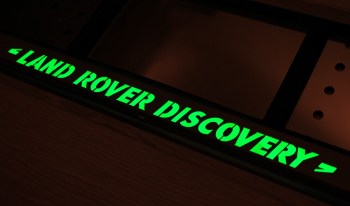 Автомобильная рамка из нержавейки с подсветкой надписи Land Rover Dicovery со светящейся надписью Ленд Ровер