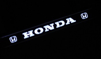 Рамка Honda (Хонда) с подсветкой логотипа из нержавеющей стали со светящейся надписью