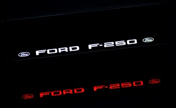 Светящаяся рамка номера Ford F-250 из нержавеющей стали