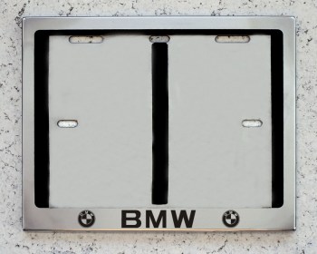Номерная мото рамка для номера с надписью BMW БМВ из нержавеющей стали