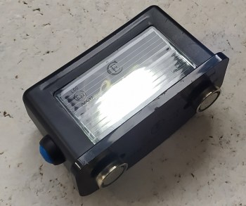 Магнитная рамка с подсветкой номера для погрузчика, ричтрака на батарейках