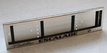 Гнущаяся номерная рамка Cadillac Escalade под изогнутый передний бампер из нержавеющей стали