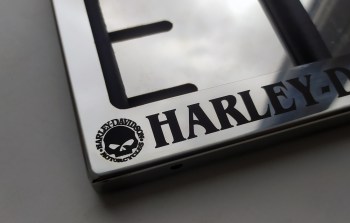 Рамка под номер мотоцикла  Harley-Davidson Черепа новый ГОСТ хром
