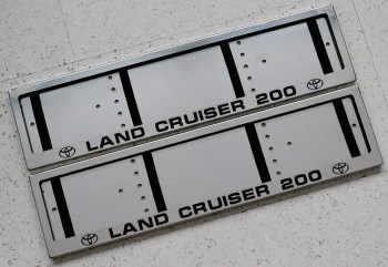 Номерная рамка Toyota Land Cruiser 200 Ленд Крузер из нержавеющей стали