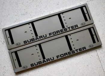 Номерная рамка Subaru Forester из нержавеющей стали