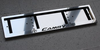 Рамка для номера Toyota Camry Камри из нержавеющей стали с логотипом