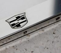 Номерная рамка Cadillac STS из нержавеющей стали с гравировкой логотипа и надписи
