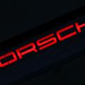 Image: LED авторамка Porsche из нержавеющей стали со светящейся надписью