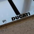 Image: Мото рамка Ducati из нержавеющей стали с надписью