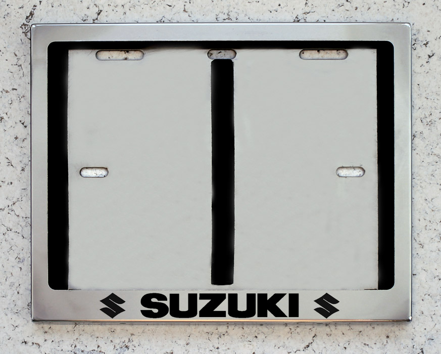 Антивандальная номерная мото рамка для номера с надписью Suzuki Сузуки из нержавеющей стали