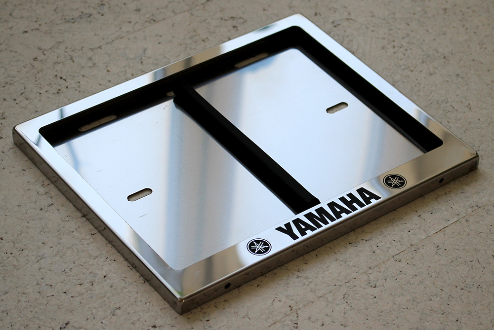 Номерная мото рамка для номера с надписью Yamaha Ямаха из нержавеющей стали