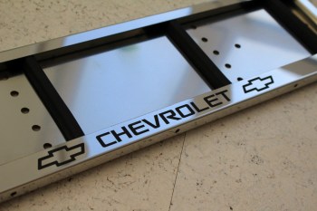 Антивандальная рамка для номера с гравировкой Chevrolet Шевроле из нержавеющей стали