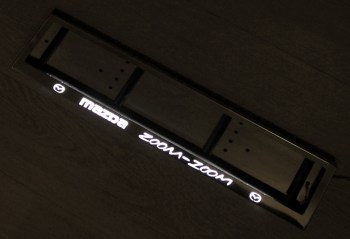 Светящаяся рамка номера Mazda Zoom-Zoom из нержавеющей стали со светящейся надписью