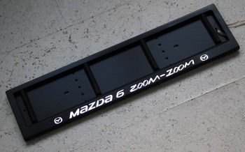 Черная рамка MAZDA 6 Zoom Zoom со светящейся надписью