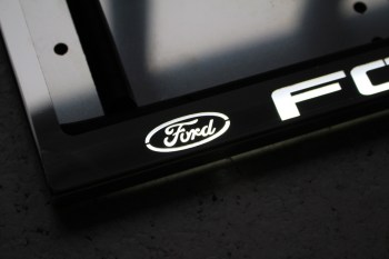 Авторамка с подсветкой Ford F-250 из нержавеющей стали