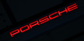 LED номерная рамка PORSCHE ПОРШЕ из нержавеющей стали со светящейся надписью