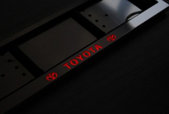 Авто рамка номера Toyota из нержавеющей стали со светящейся надписью