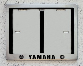 Номерная мото рамка Yamaha Ямаха для номера с надписью из нержавеющей стали