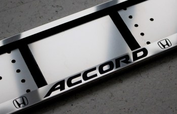 Номерная рамка Honda Accord (Хонда Аккорд) из нержавеющей стали с лазерной гравировкой