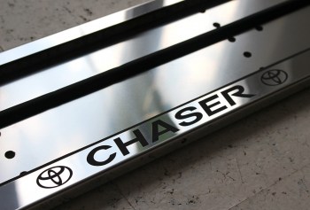 Антивандальная номерная рамка с надписью Toyota Chaser из нержавеющей стали
