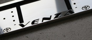 Рамка номера Toyota Venza (Венза) из нержавеющей стали