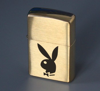 Золотая зажигалка Zippo Playboy