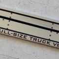 Image: LED авторамка Full-Size Truck V8 из нержавеющей стали со светящейся надписью для Chevrolet Tahoe