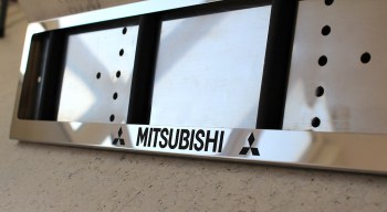 Антивандальная рамка для номера Mitsubishi Митсубиши из нержавеющей стали