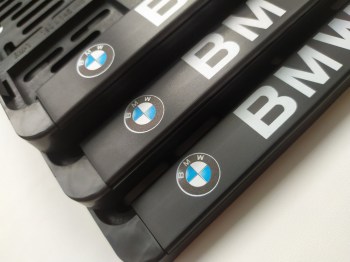Мото рамка BMW нового образца пластиковая 190х145 мм